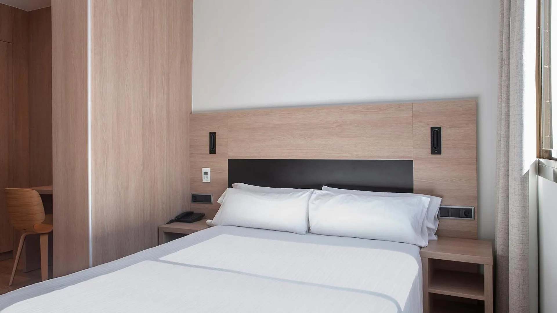 ברצלונה Hotel Lleo 3*,  ספרד