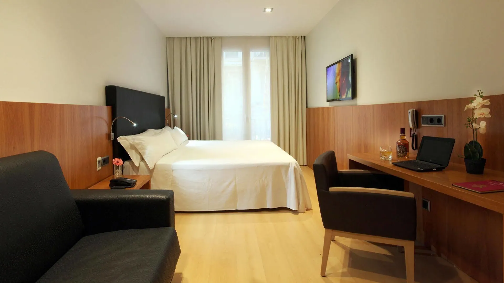 ברצלונה Hotel Lleo 3*,  ספרד