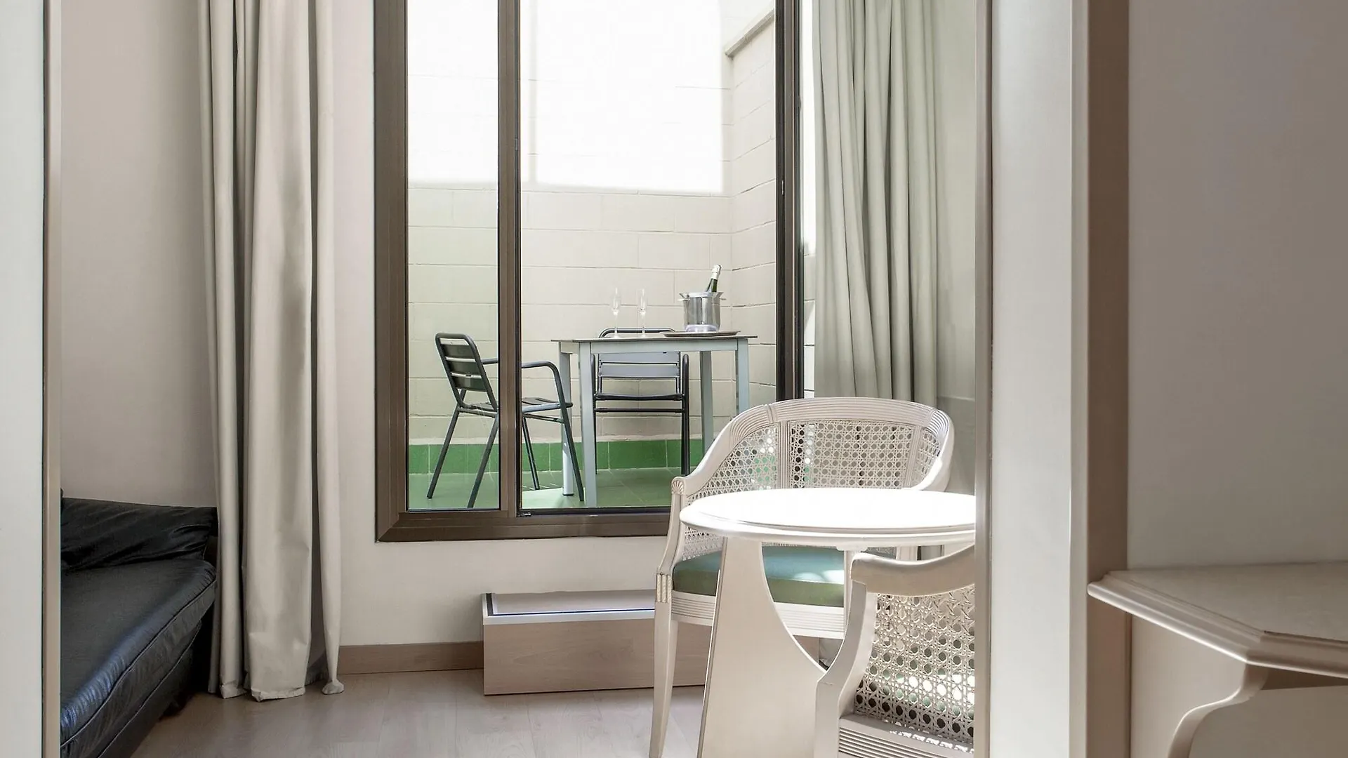 Hotel Lleo Barcelona 3*,